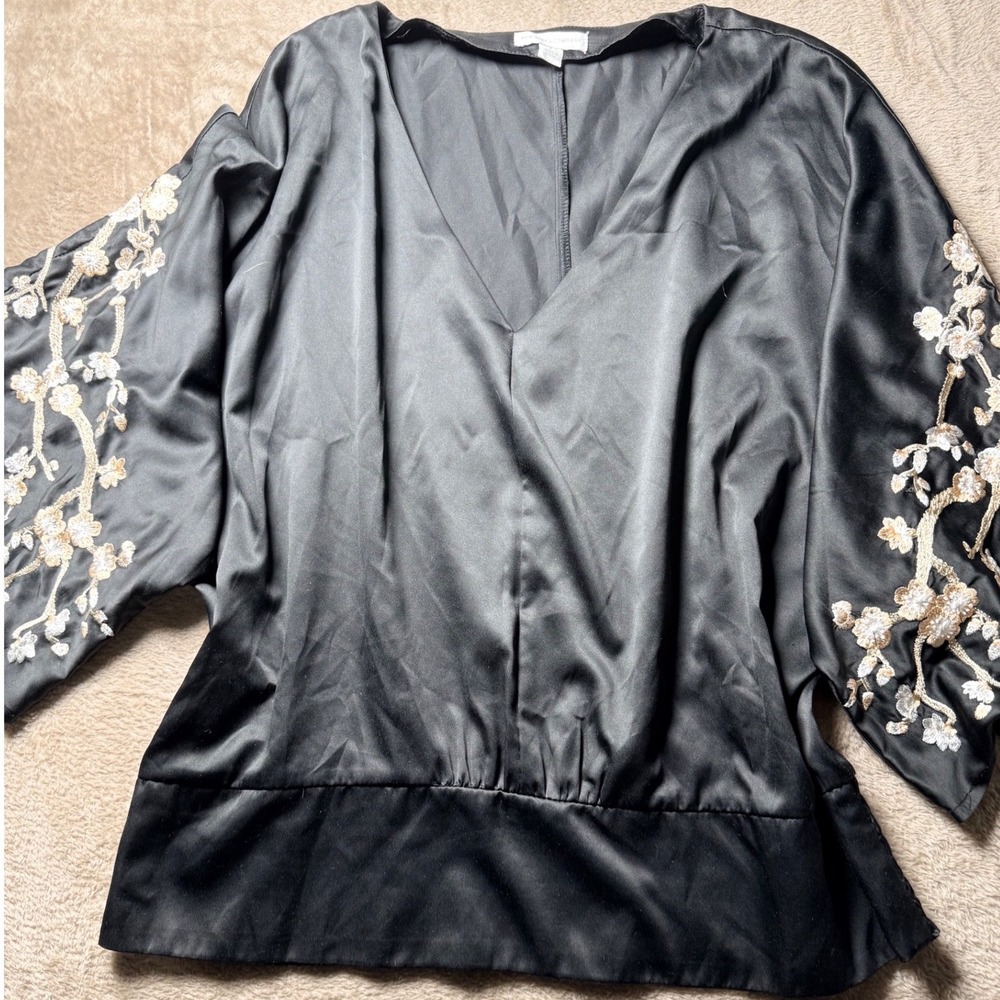 New York & Company Black Satin Embroidered Kimono Sleeve Smocked Top‎ Large